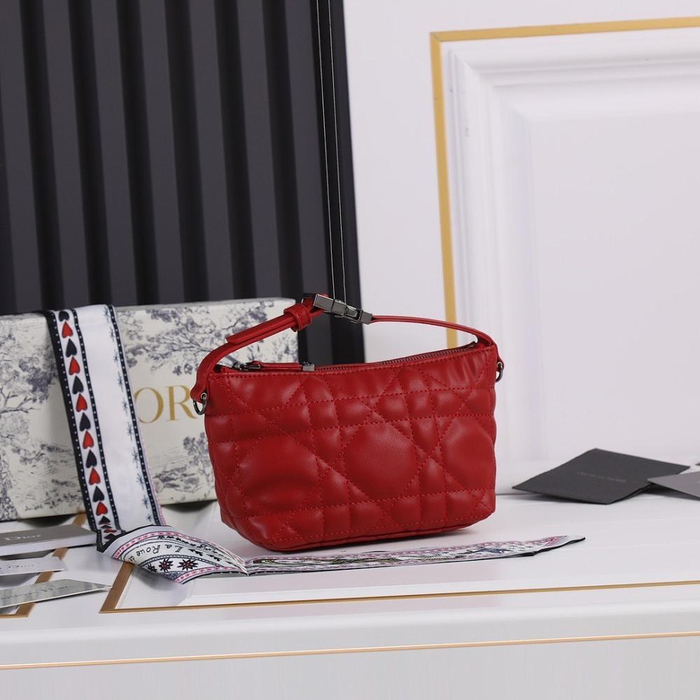 Classic Refined Quilted Leather Shoulder Bag