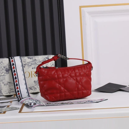 Classic Refined Quilted Leather Shoulder Bag