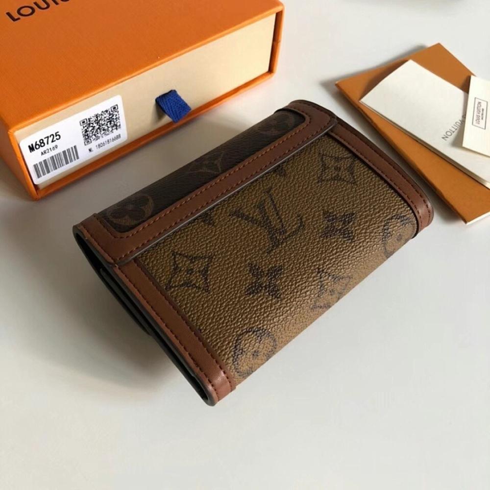 Modern Italian-Inspired Shoulder Bag