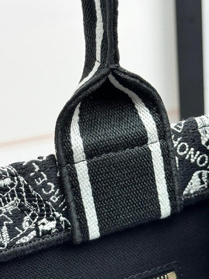 Stylish Premium Embroidered Leather Shoulder Bag