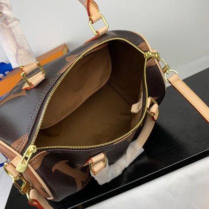 Modern Refined Shoulder Bag
