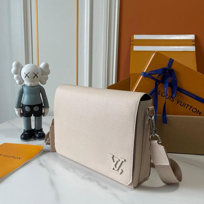 Modern Elegant Leather Top Handle Bag – Limited Edition