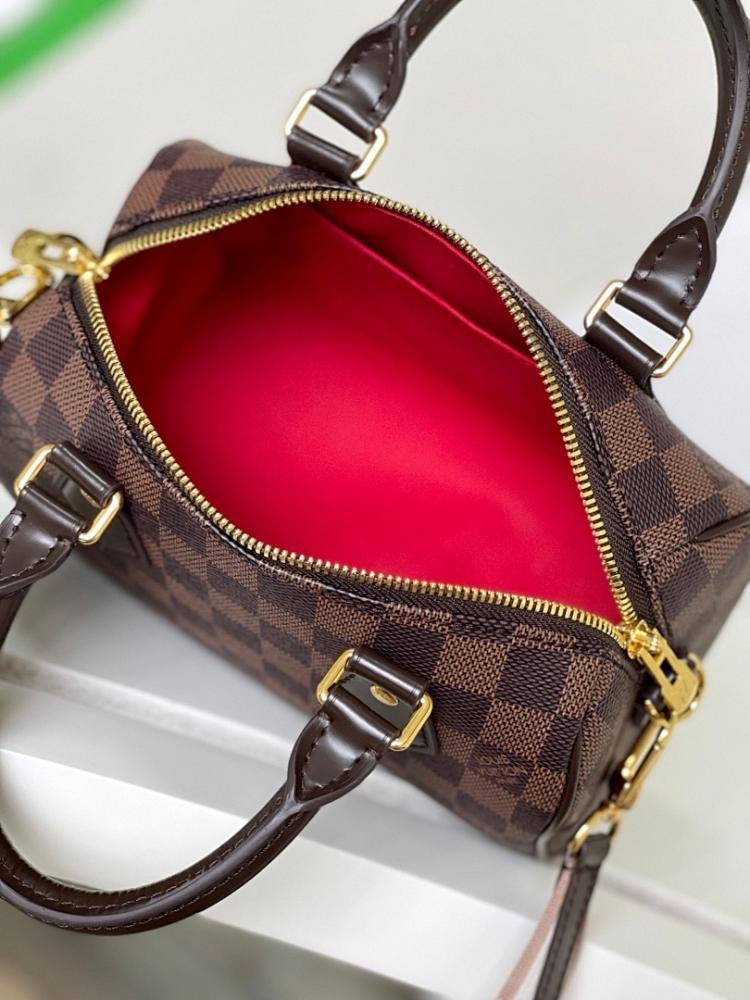Classic Italian-Inspired Leather Shoulder Bag