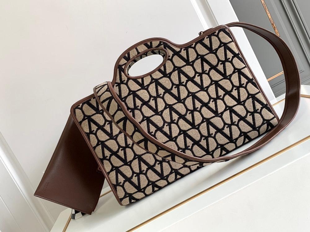 Modern Refined Printed Canvas Crossbody Bag