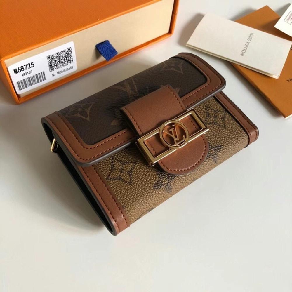Modern Italian-Inspired Shoulder Bag