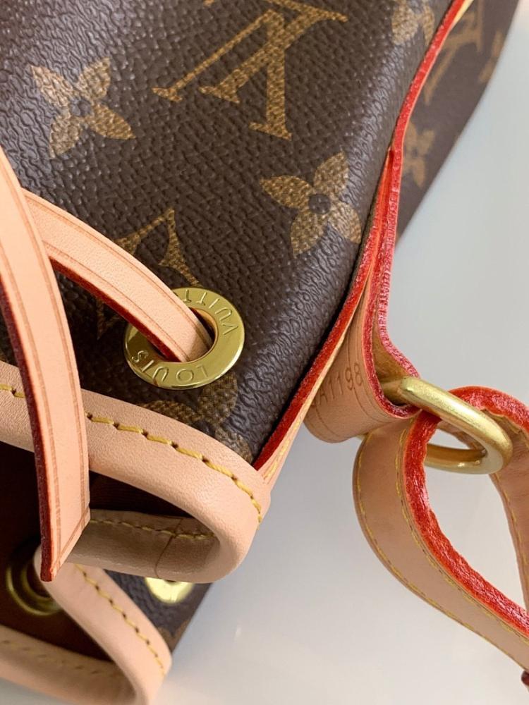 Classic Modern Leather Bucket Bag