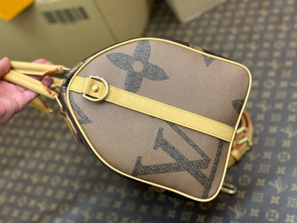 Stylish Refined Gold Monogram Leather Shoulder Bag