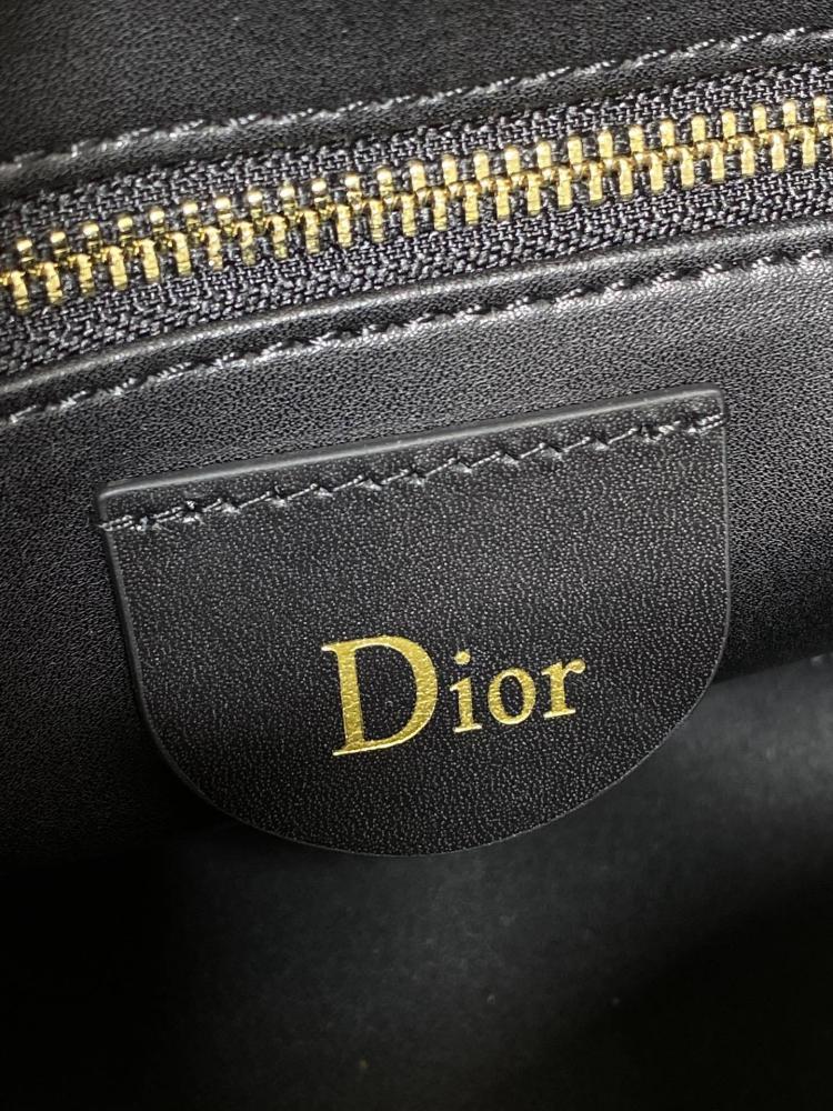 Elegant Leather Top Handle Bag