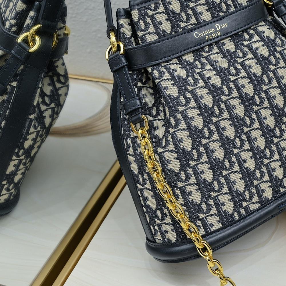 Italian-Inspired Stylish Bucket Bag