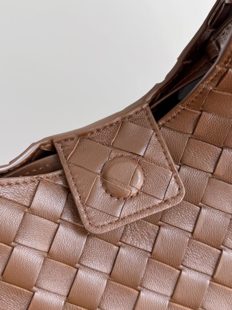 Elegant Leather Shoulder Bag