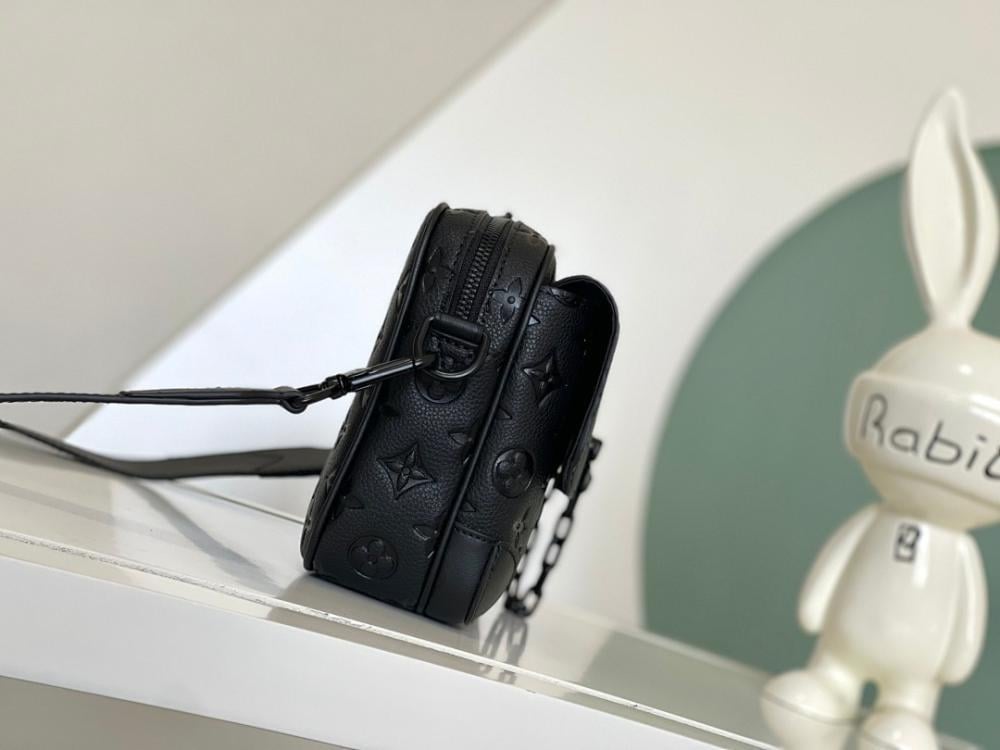 Classic Italian-Inspired Leather Shoulder Bag