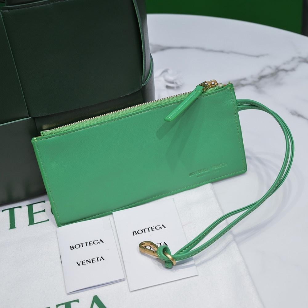 Modern Premium Woven Crossbody Bag