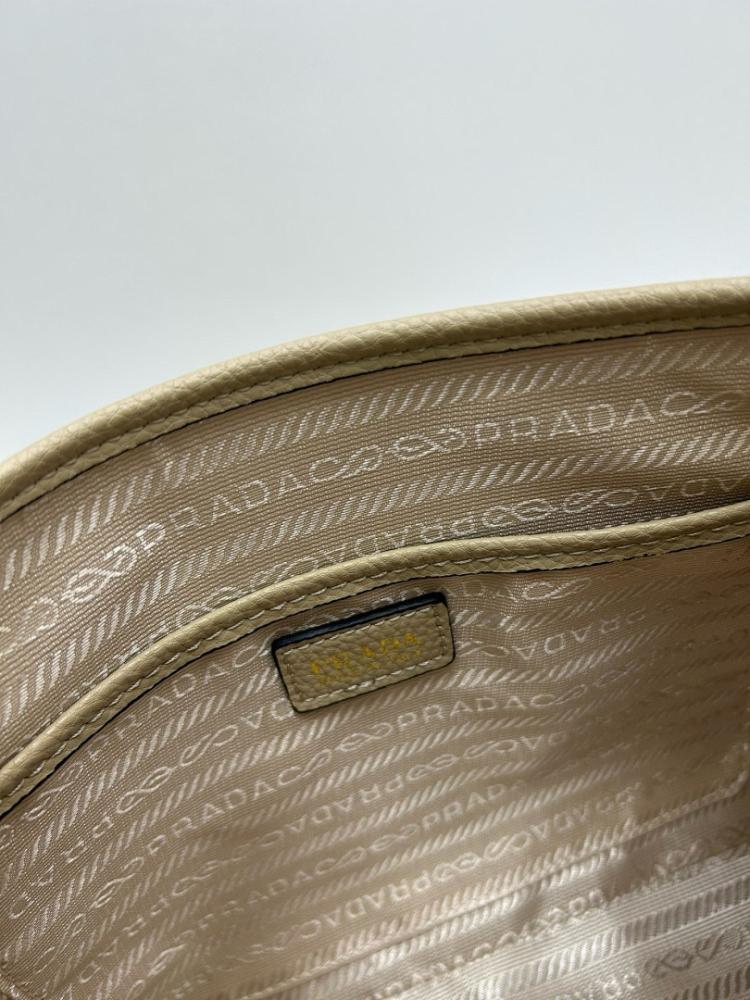Classic Elegant Leather Shoulder Bag – Limited Edition