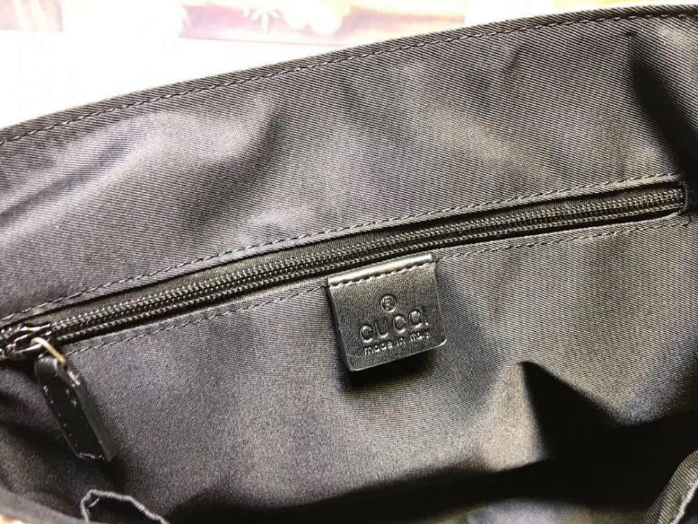 Classic Italian-Inspired Leather Shoulder Bag