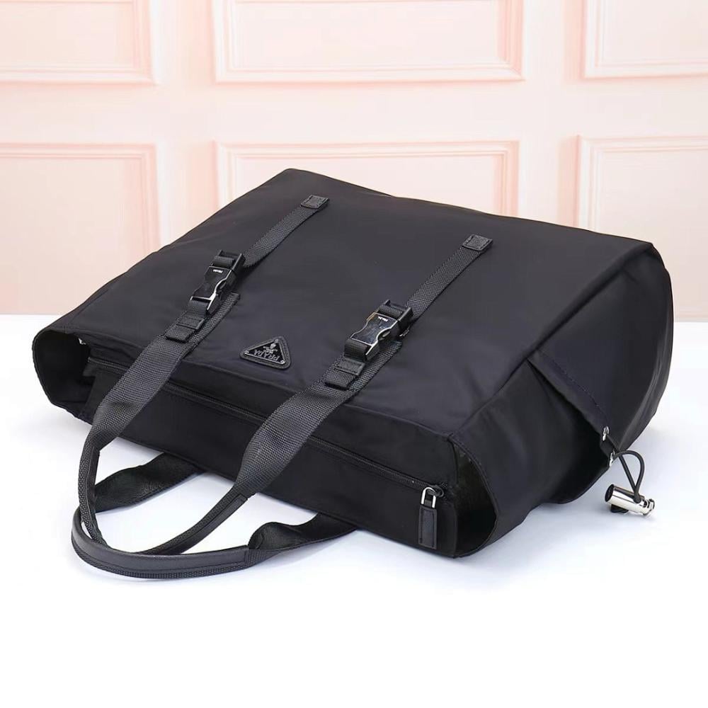Elegant Stylish Nylon Travel Bag