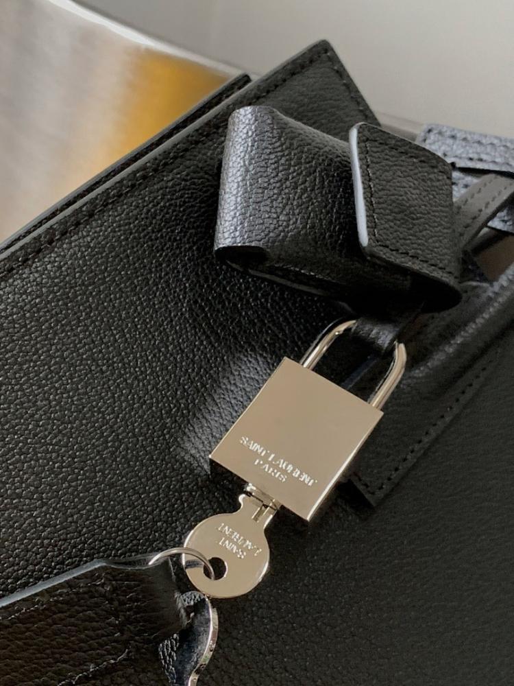 Elegant Stylish Shoulder Bag – Limited Edition
