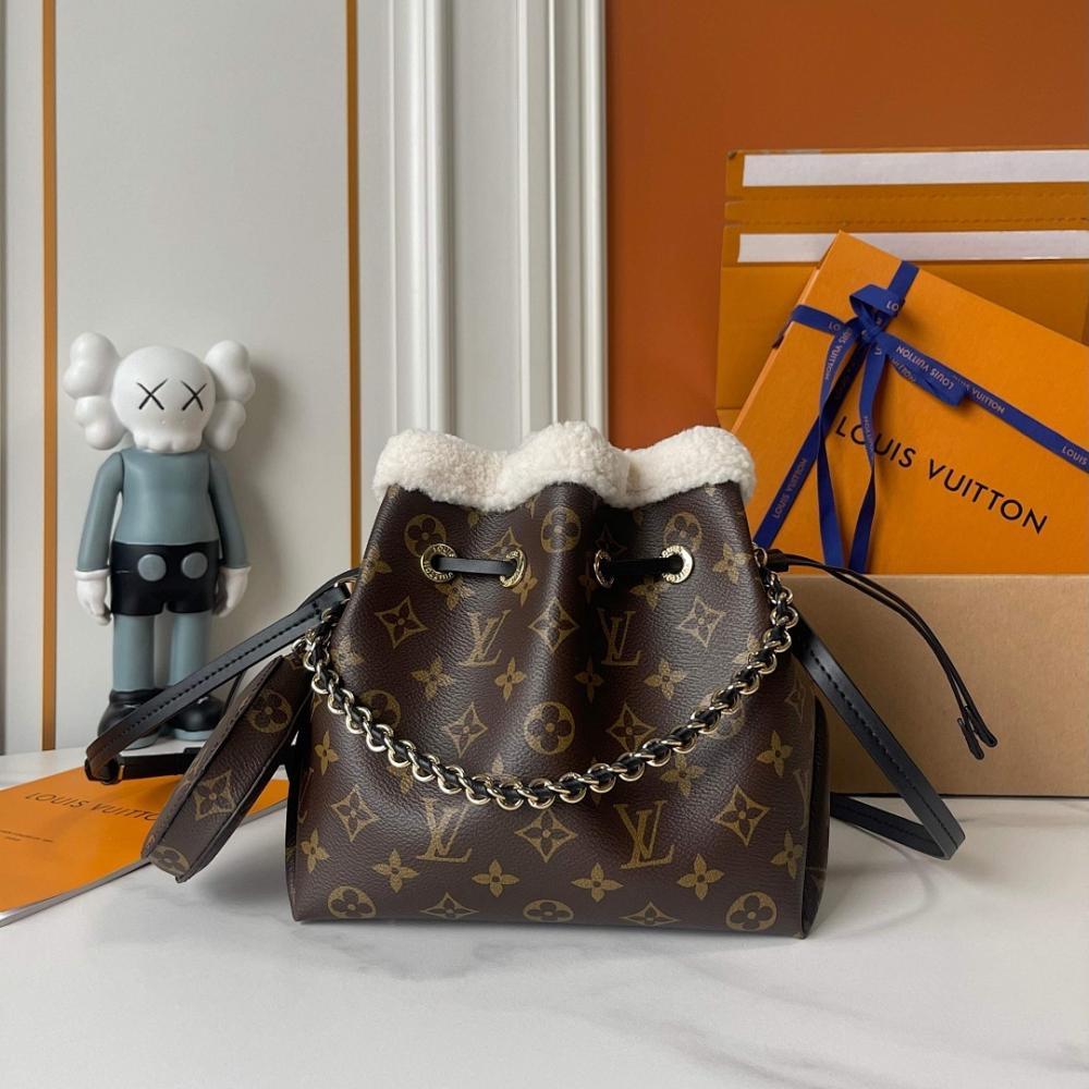 Modern Refined Lambskin Shoulder Bag