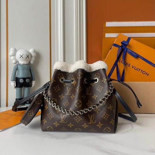 Modern Refined Lambskin Shoulder Bag