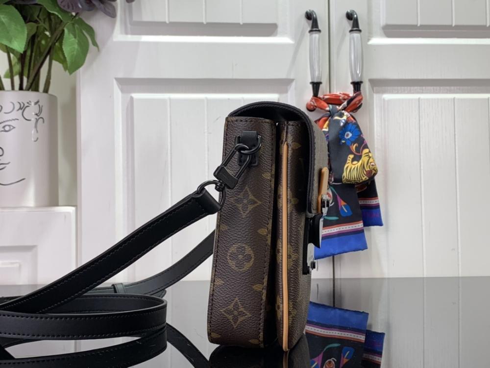Elegant Shoulder Bag