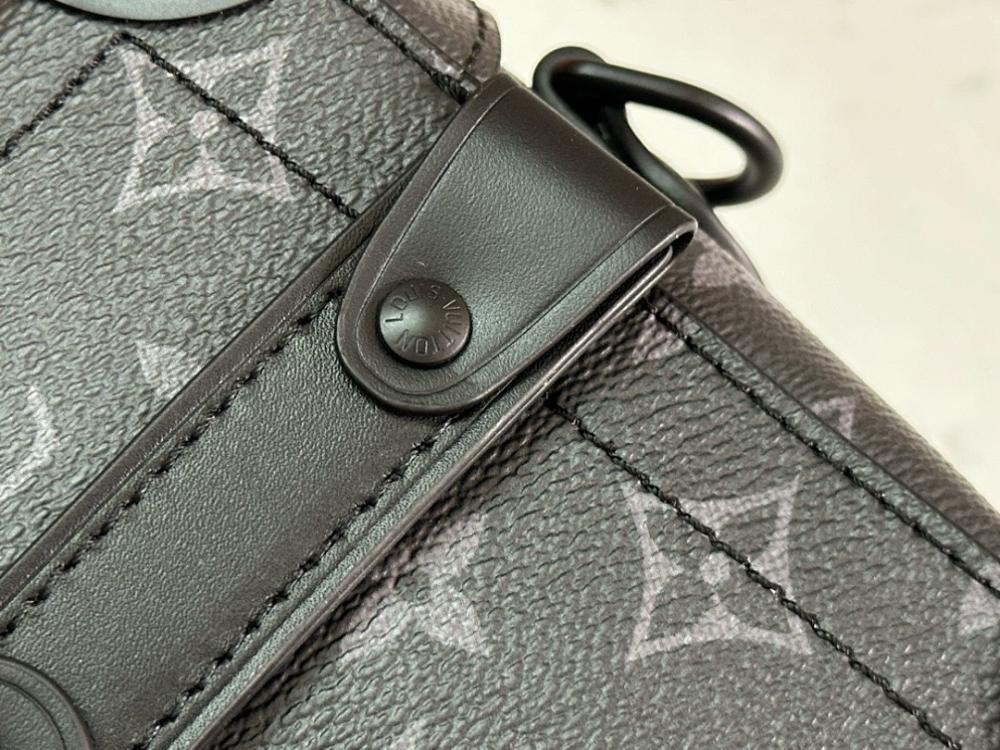 Modern Elegant Leather Shoulder Bag