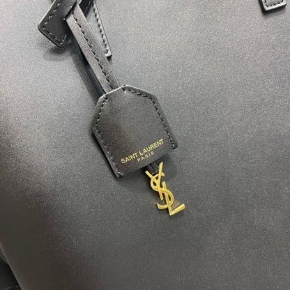 Elegant Shoulder Bag – Limited Edition