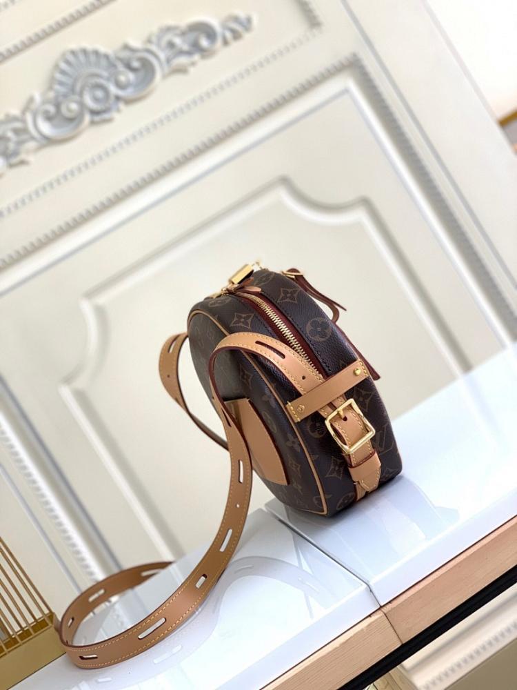 Elegant Refined Canvas Crossbody Bag