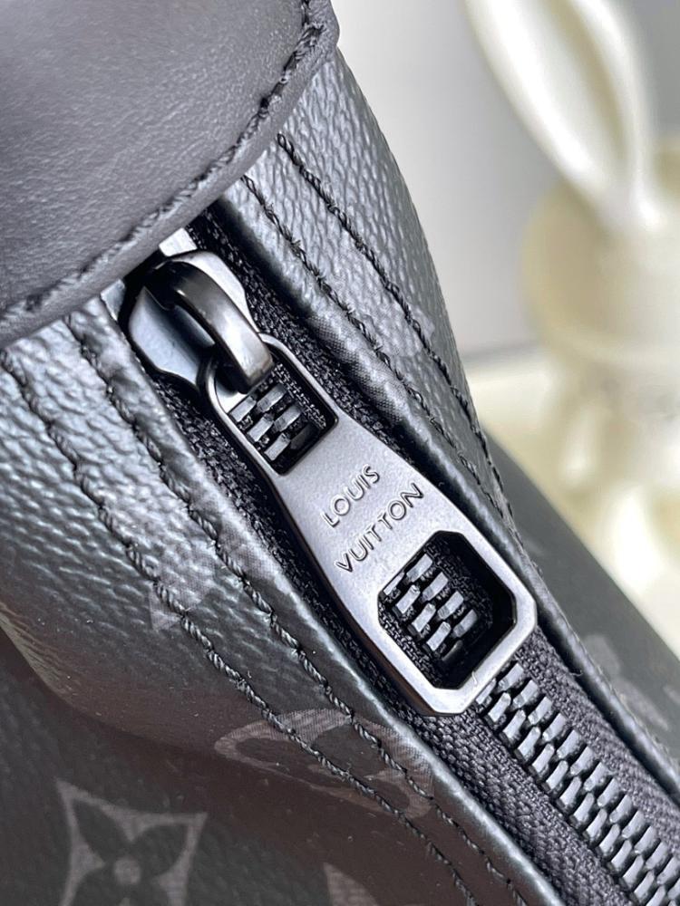 Elegant Refined Canvas Shoulder Bag