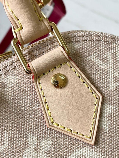Alma Leather Shoulder Bag