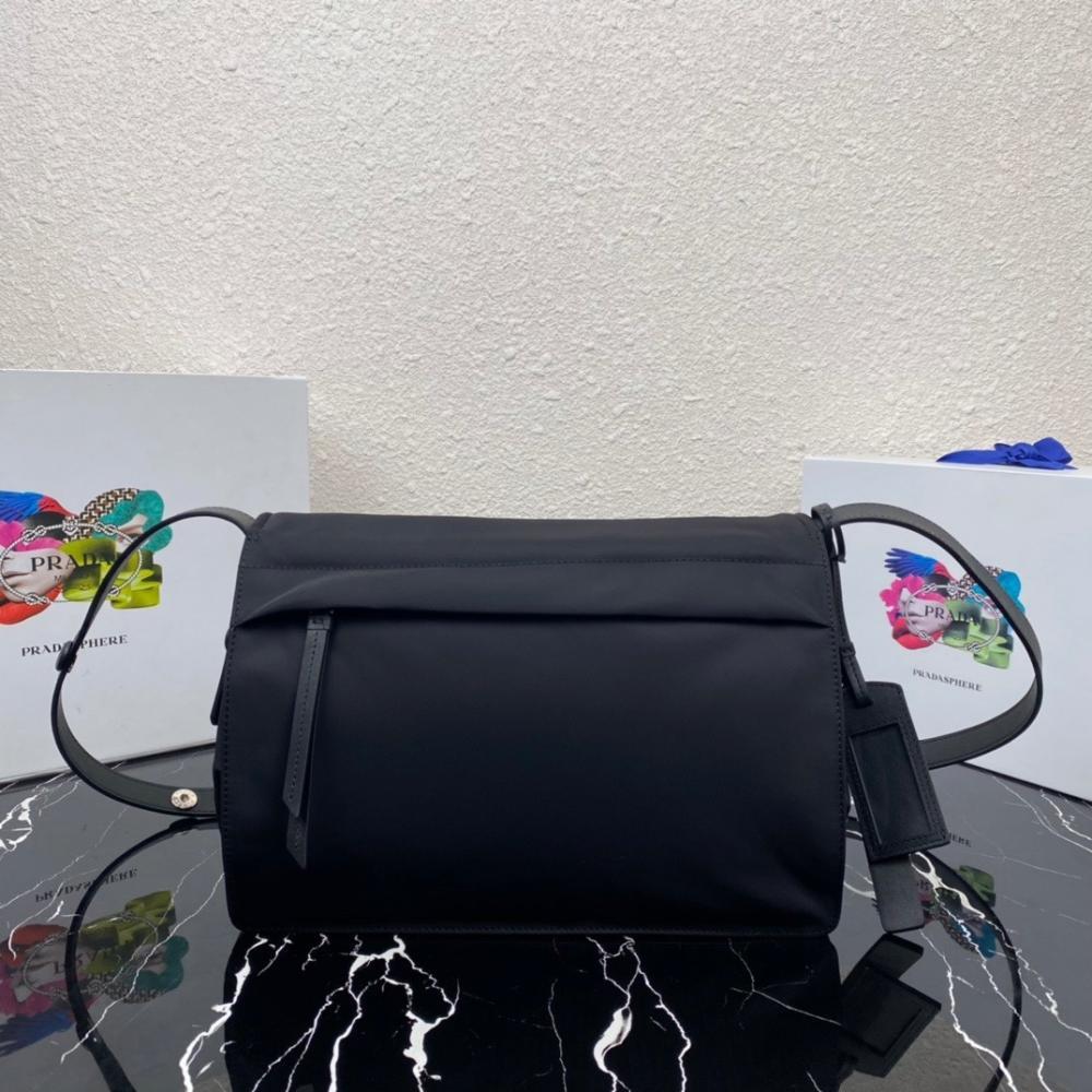 Classic Shoulder Bag