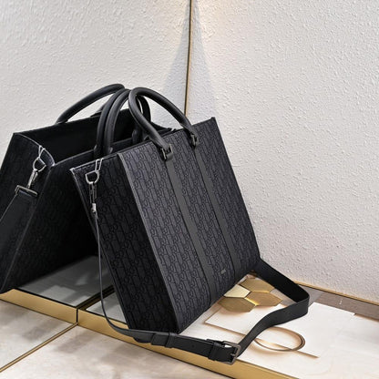 Modern Luxury Leather Shoulder Bag – Limited Edition