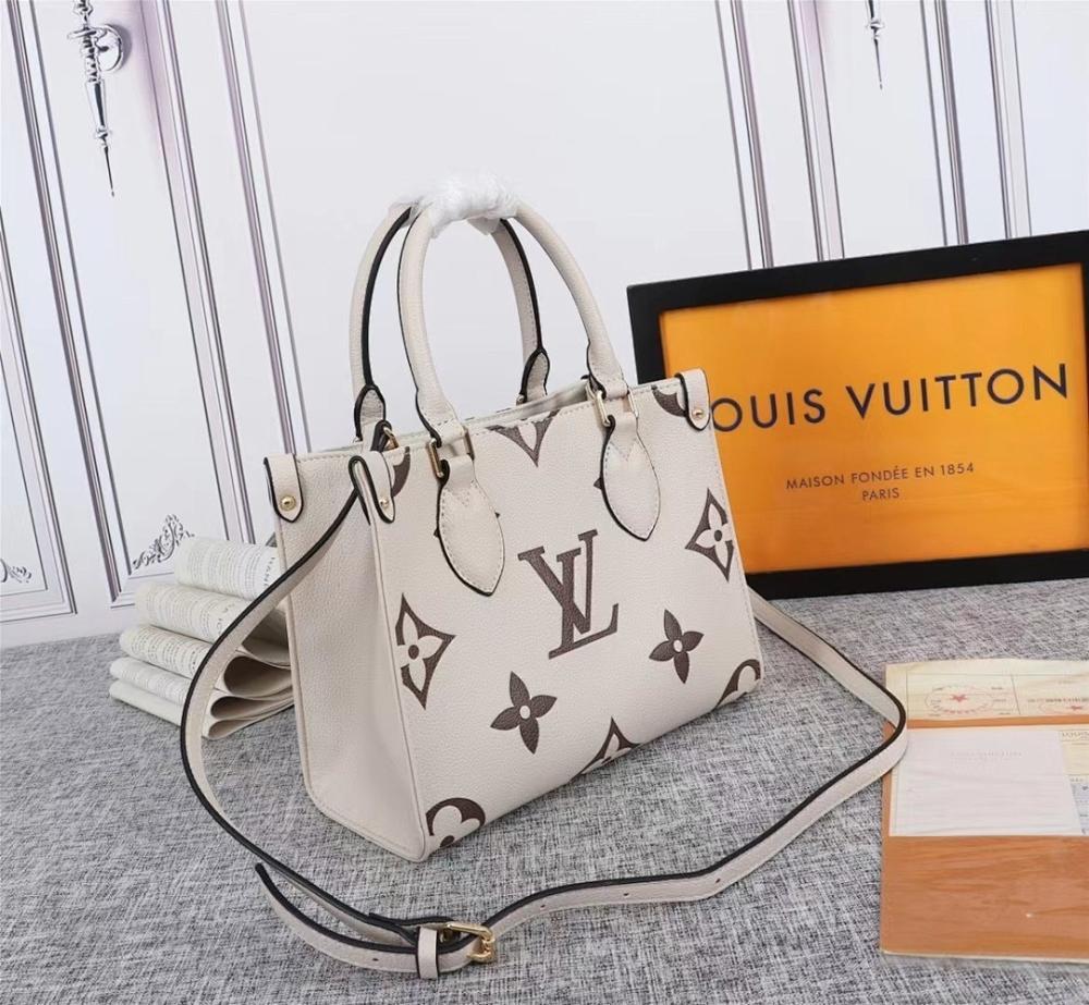 Elegant Leather Shoulder Bag – Special Edition